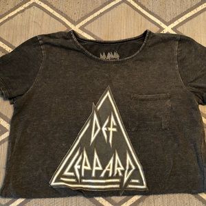 Def Leppard v neck tee